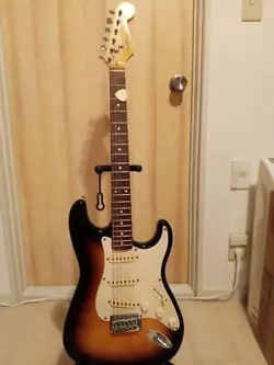 SPUIER BY FENDER STRATOCASTER