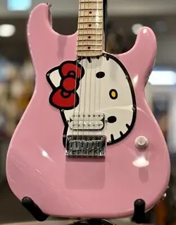 KITTY STRATOCASTE