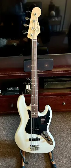 FENDER AMERICAN PROFESSIONAL II PRECISION BASS GUITAR - OLYMPIC WHITE