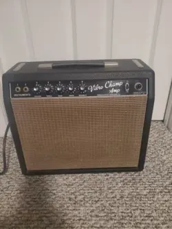 FENDER VIBRO CHAMP  1965