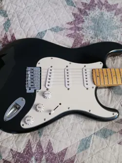FENDER SQUIRE STRATOCASTER BLACK
