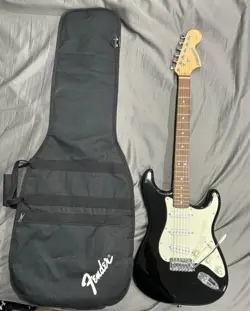 STARCASTER BY FENDER STRAT WITH FENDER GIG BAG