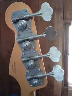 2018 FENDER PRECISION ROAD-WORN (FIESTA RED)