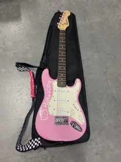 HELLO KITTY FENDER  SQUIER MINI STRATOCASTER ELECTRIC GUITAR PINK