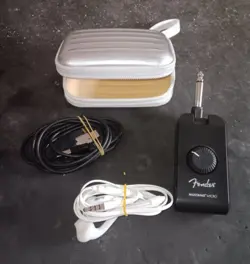 FENDER MUSTANG MICRO HEADPHONE GUITAR AMP & CASE