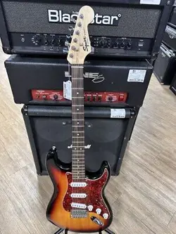 FENDER SQUIER STRATOCASTER (P03033341)