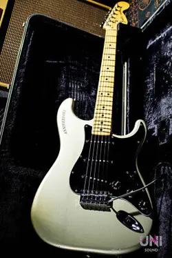 FENDER 25TH STRATOCASTER SILVER 1979 USED ELECTRIC GUITAR