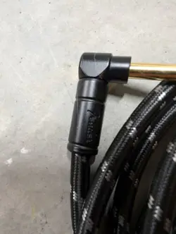 FENDER DELUXE BLACK TWEED GUITAR/INSTRUMENT CABLE, STRAIGHT-RIGHT ANGLE, 10' FT