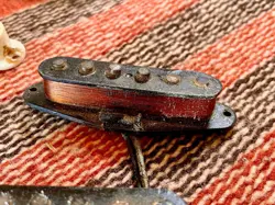 STRATOCASTER BLACK BOTTOM