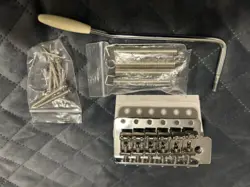 TREMOLO ARM STRATOCASTER
