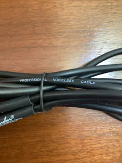 BLACK GUITAR/INSTRUMENT CABLE