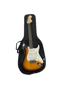 SQUIER AFFINITY SERIES STRATOCASTER ELECTRIC GUITAR SUNBURST 6 STRIN (PPJ046107)