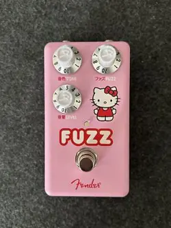 HELLO KITTY X FENDER HELLO KITTY FUZZ COMPACT EFFECTOR PEDAL PINK