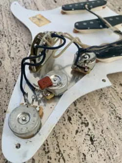 FENDER STRATOCASTER 57