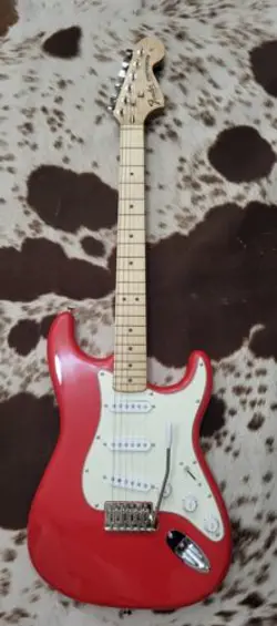 FENDER SQUIER STRATOCASTER FIESTA RED