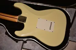 STRATOCASTER BEIGE