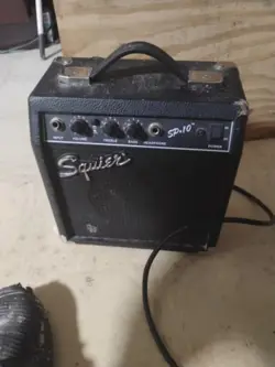 FENDER SQUIER SP-10 ELECTRIC GUITAR AMP 22W PR367 120V 60HZ PORTABLE AO4058998