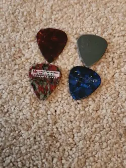 LOT OF 4 FENDER GUITAR PICKS