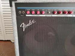 FENDER M-80 CHORUS AMPLIFIER