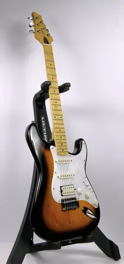 ALVAREZ STRATOCASTER SOLID