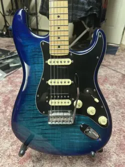 FENDER PLAYER STRATOCASTER HSS PLUS TOP MAPLE FINGERBOARD LIMITED EDITION