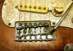 STRATOCASTER FENDER SQUIER