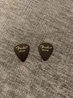 FENDER PICKS ( MEDIUM )