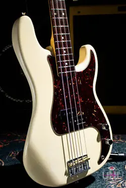 FENDER AMERICAN STANDARD PRECISION BASS 2008