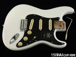 STRAT POLAR WHITE.