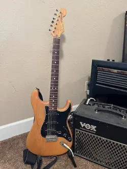 1982 FENDER STRATOCASTER.