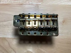 FENDER STRATOCASTER BRIDGE GOLD