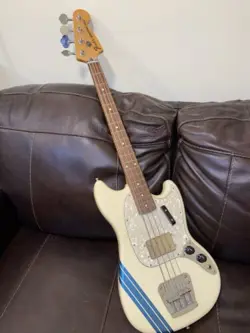 FENDER MUSTANG ELECTRIC BASS GUITAR WITH CASE