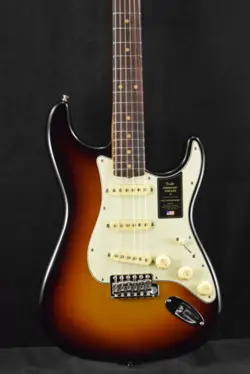 FENDER AMERICAN VINTAGE II 1961 STRATOCASTER 3-COLOR SUNBURST ROSEWOOD