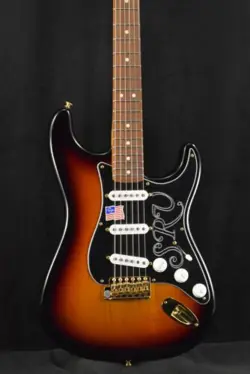 FENDER STEVIE RAY VAUGHAN STRATOCASTER 3-COLOR SUNBURST PAU FERRO FINGERBOARD