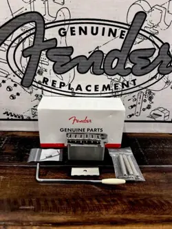 FENDER AMERICAN STRATOCASTER LEFT HANDED TREMOLO USED