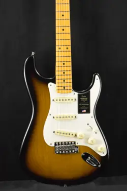 FENDER AMERICAN VINTAGE II 1957 STRATOCASTER 2-COLOR SUNBURST MAPLE FINGERBOARD