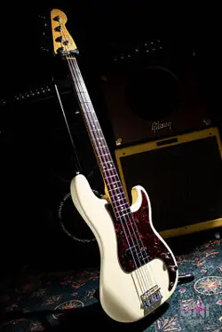 FENDER AMERICAN STANDARD PRECISION BASS / 2008 USED ELECTRIC