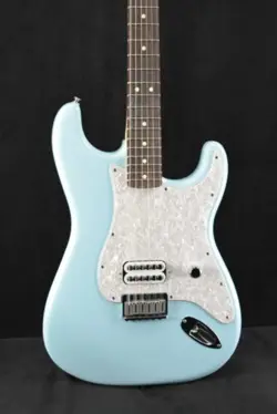 FENDER TOM DELONGE STRATOCASTER ROSEWOOD FINGERBOARD DAPHNE BLUE