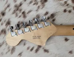 FENDER SQUIER STRATOCASTER 70S STYLE GUITAR