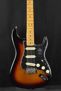 FENDER VINTERA II '70S STRATOCASTER 3-COLOR SUNBURST MAPLE FINGERBOARD