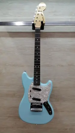 FENDER TRAD II 60S MUSTANG R DNB ELECTRIC GUITAR