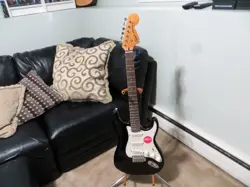 SQUIRE BY FENDER 70S VIBE STRATOCASTER