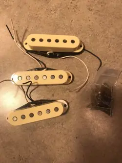 FENDER STRAT PICKUPS USED