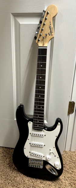 NEW SQUIER FENDER MINI STRATOCASTER ELECTRIC GUITAR W/ FENDER GIG BAG - UNUSED