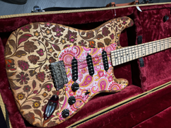 CUSTOM FENDER STRAT TRIBUTE COLLECTORS ELECTRIC GUITAR