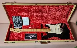 ELECTRIC GUITAR FENDER STRATOCASTER BLACK S/N R26222