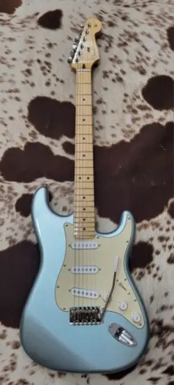 FENDER PLAYER STRATOCASTER ICE BLUE