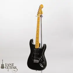 STRATOCASTER '80 BLACK/