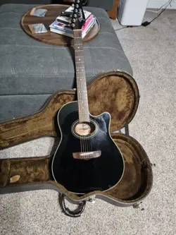 FENDER MONTARA ELECTRIC ACOUSTIC