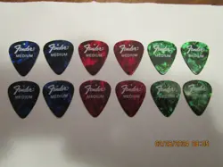 12 FENDER GUITAR